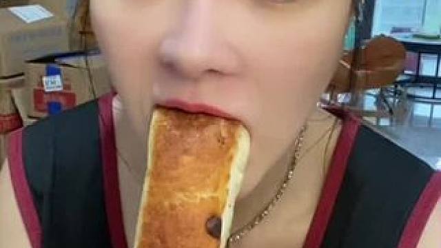 #吃货的世界唯有美食不可辜负 #没有什么是一根香肠解决不了的 #从来没吃过这么好吃的东西 #不敢想象