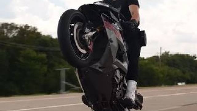 国外机车党高峰时节#每个男人都有一个机车梦 #宝马s1000rr #骑摩托是灵魂在移动 #摩托车爱好