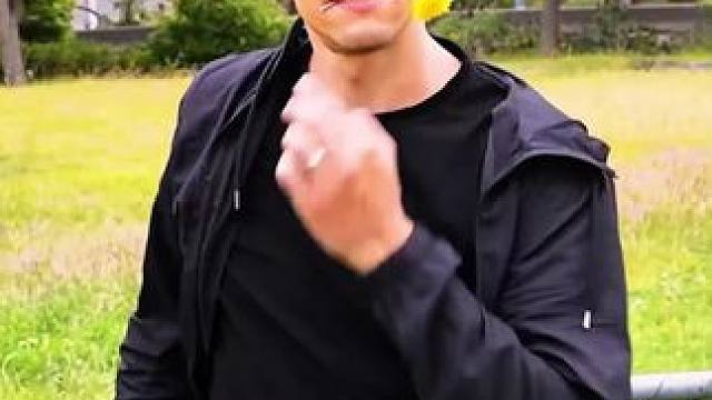 不同的人怎么翻阅栏杆#外国人真会玩 #人类迷惑行为 #神操作 #内容过于真实