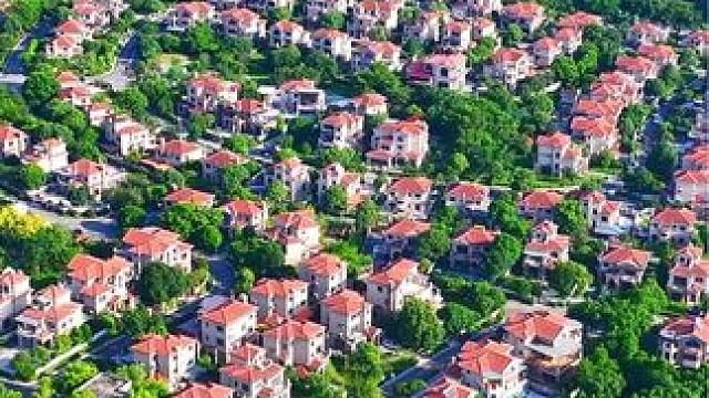 广州清远交界处某大型高档小区，入住总人数可达20万人，如今半价转售无人问津。#广东国庆假期好去处 #