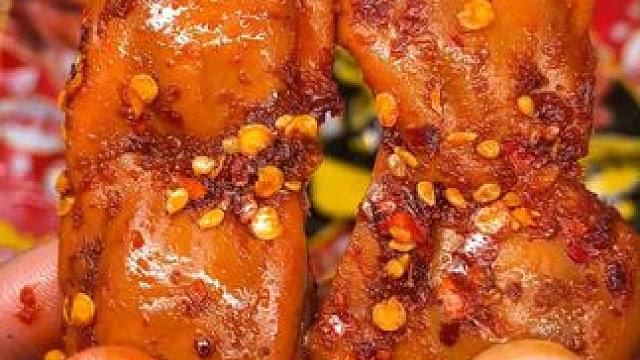 香香辣辣的卤的特别入味，每一个都是这种个大肉厚的，紧实有嚼劲！#好吃到停不下来 #妈呀太香了 #零食