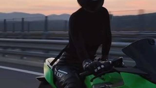 去做自己喜欢做的事 而不是烦恼和焦虑 其实人生没有那么多观众 #机车 #川崎 #川崎ninja400