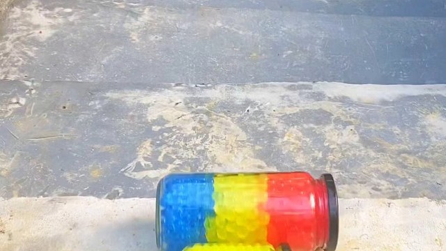 楼梯滚瓶子爆破解压时刻