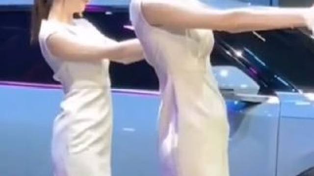 #笑容最治愈的女孩 #车展模特 #模特美女 #街拍美女 #甜美女孩