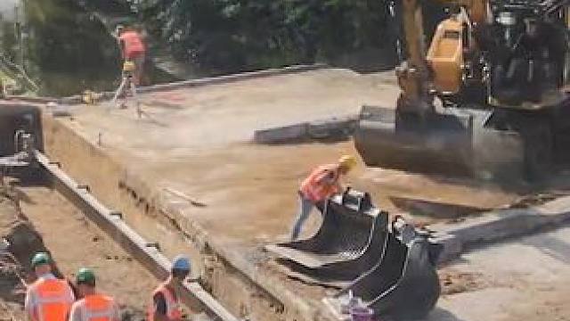 桥面翻新 施工现场#施工现场实拍 #国外视频分享 #延时摄影 #极度舒适 #解压