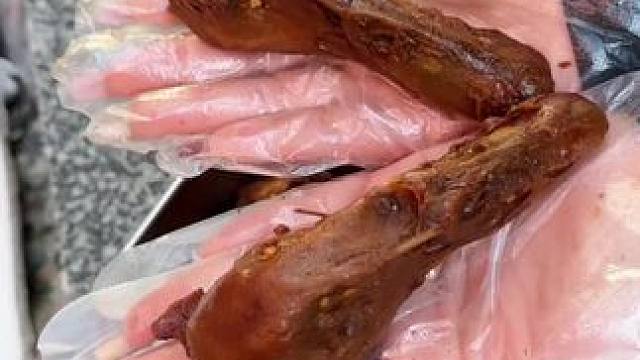 1分钱一个鸭头，他家鸭货真好吃#卤味熟食 #好店推荐 #馋哭了 #鸭头