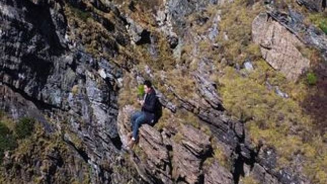 每一次挫折都是成长的磨砺，每一次挑战都是超越的契机！#户外徒步登山 #悬崖峭壁 #神农架