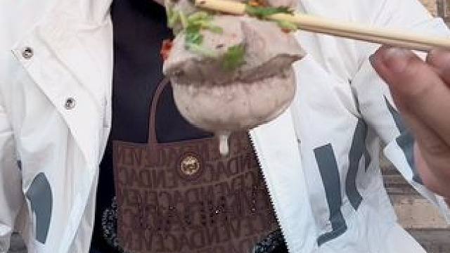 #主打的就是一个真实 #从来没吃过这么好吃的东西 #这一口好city 我来了铁子们猛男早餐，补补，青