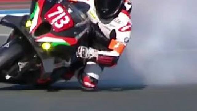 #motogp #压弯 #摩托车比赛 #危险动作请勿模仿