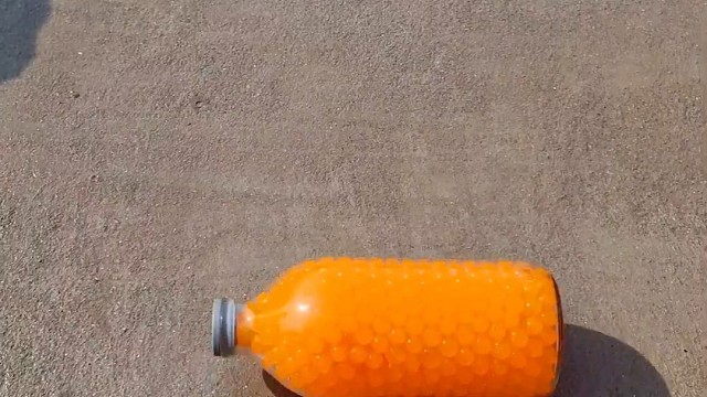 楼梯滚瓶子爆破解压时刻