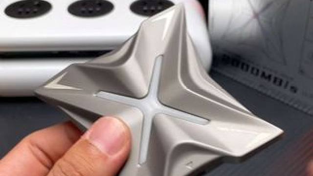 我敢打赌你肯定头一回见到这么酷的固态硬盘！每秒2000Mb数据传输。usb3.2手机备份扩容，平板，