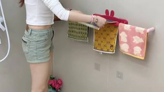 #可伸缩拖鞋架 ，凉鞋拖鞋用它收纳不占空间，还是个#可伸缩毛巾架 ，卫生间干净整洁多了#免打孔 #实