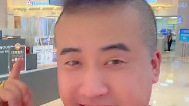 #秋风起喝丝绒#瑞幸青苹果系列回归#瑞幸联名潦草小狗#青苹果丝绒拿铁#青苹果小铁