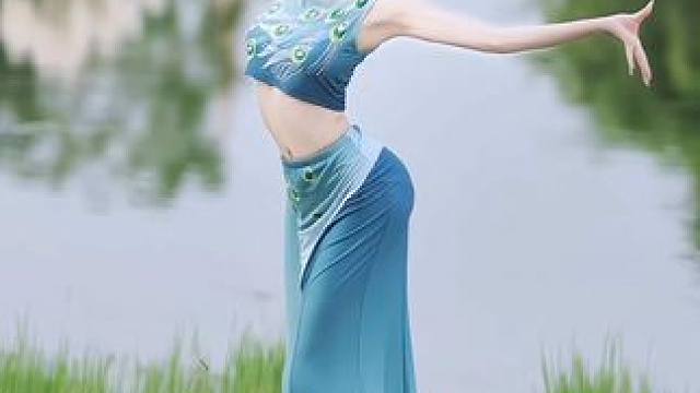 我不下蛊，你跟我走吧#傣族舞 #变装成少数民族太美了