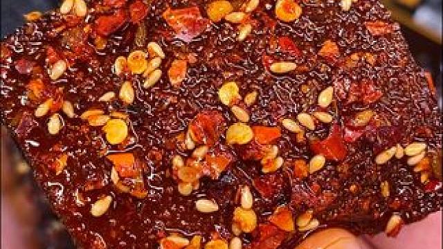 你吃过我们湖南的大千张吗?豆香十足，软韧入味，越嚼越香!#好吃到停不下来  #追剧小零食  #妈呀太