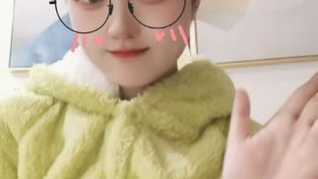 #自嗨模式开启 #在家的状态 #睡衣摇 #今天没吃药感觉自己萌萌哒