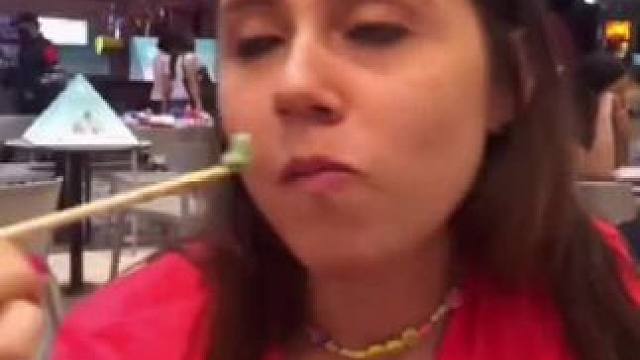 外国佬挑战芥末