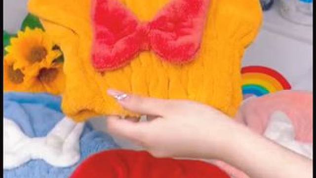 造型可爱的#大蝴蝶结干发帽  珊瑚绒的面料，双层加厚，吸水性好，不掉毛不掉絮，弹力松紧不勒头，好看又