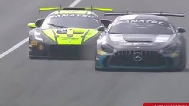 不让就干你，脾气就是这么爆！ #弯道快才是真的快 #专业车手 #比赛现场 #冠军之路 #赛车