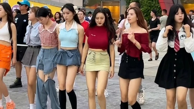 全场长腿小姐姐广场舞