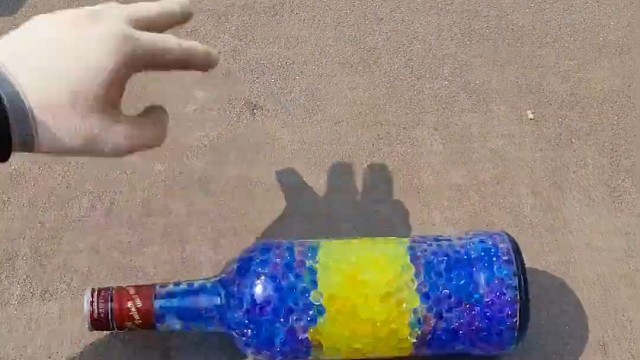 楼梯滚瓶子爆破解压时刻