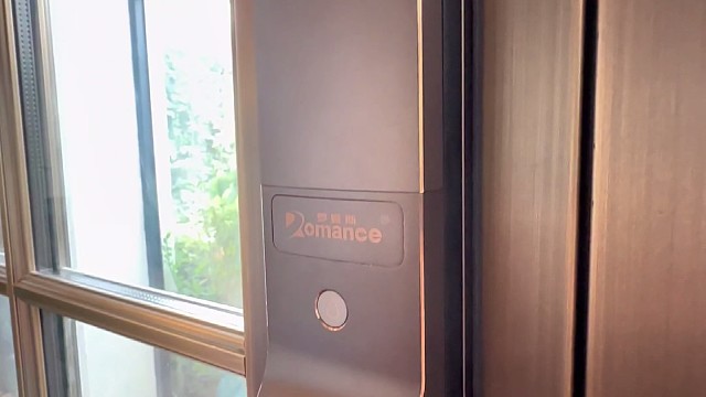 透明的世界，从这扇玻璃门走进。