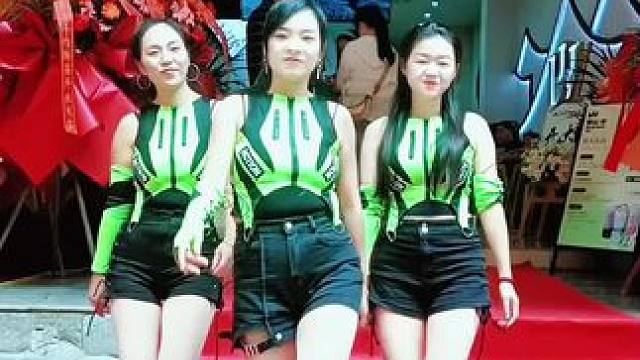 觀山序奶茶店开业，终于喝到了秋天的第一杯奶茶 #开业演出#网红舞蹈 #奶茶一杯快乐加倍  #上热门 