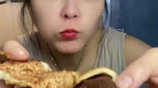 板栗橱窗❤️#谁懂这个视频对吃货的杀伤力  #吃货的世界唯有美食不可辜负 #真材实料才能做出好味道 