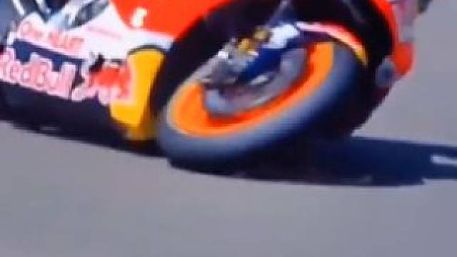 #motogp #摩托车比赛 #压弯 #危险动作请勿模仿 #滑胎过弯