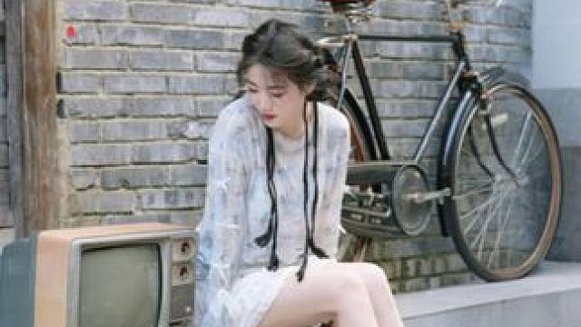 为什么这样子 你拉着我说你有些犹豫 #甜妹 #老巷子 #老房子的回忆 #摄影约拍 #拍摄花絮