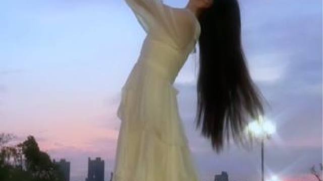 #舞蹈 微笑是孤独的心事#氛围感 #日落 #白月光