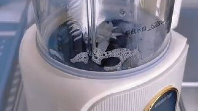 杯子长时间不刷，等于在喝脏水，这款长柄可弯折杯刷，可以无死角清洁，水杯榨汁杯都能刷#清洁刷  #超便