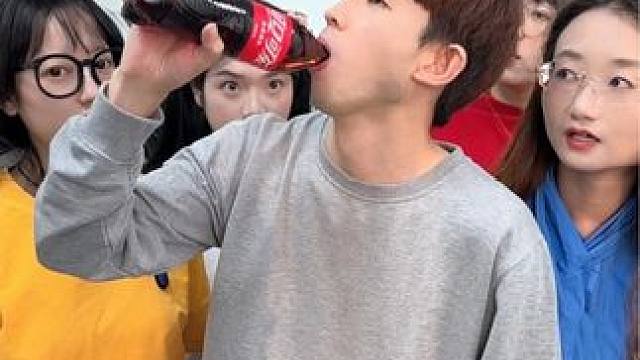 你的朋友有没有看你发的视频 #真会玩系列 #哈哈哈哈哈哈我要笑死了 #这谁能顶得住啊