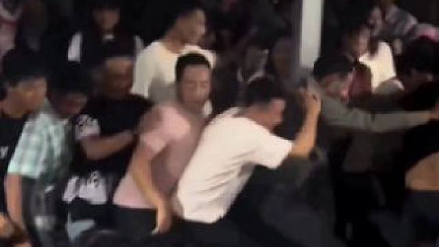 让我们红尘作伴，活得潇潇洒洒。#云南打跳 #灵魂舞者 #云南人的快乐 #云南人能歌善舞不分年龄 #旅