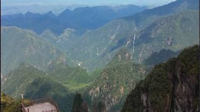 这里不是黄山，也不是华山，这里是湖南莽山的好汉坡！#航拍莽山 #一座不用爬的山 #莽山五指峰景区