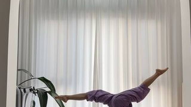 有人走向山⛰️ 有人走向海 都是好风光#我的瑜伽生活 #因为热爱所以坚持 #倒立练习 #做喜欢的事 