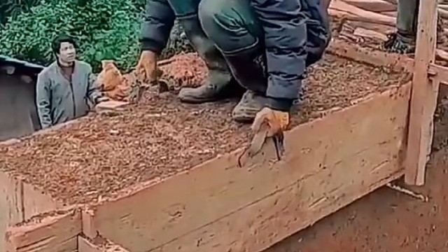 这种夯筑式墙体已流传几千年了，冬暖夏凉又隔音