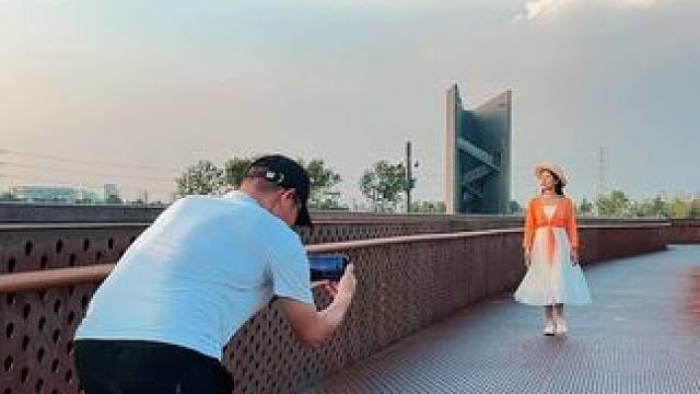 假期出游试试这样拍，一镜到底拍出唯美小短片#手机摄影 #拍摄技巧 #把生活拍成电影 #假期游玩