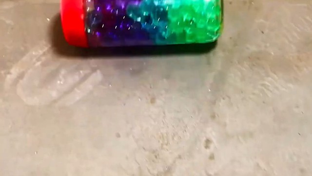 楼梯滚瓶子爆破解压时刻