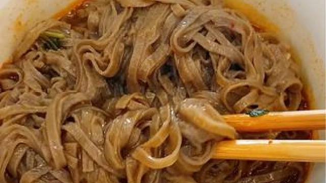 管理期可以闭眼冲的重庆荞麦魔芋小面，麻辣过瘾面条劲道好吃#重庆小面 #荞麦魔芋面 #灵魂宵夜 #我可