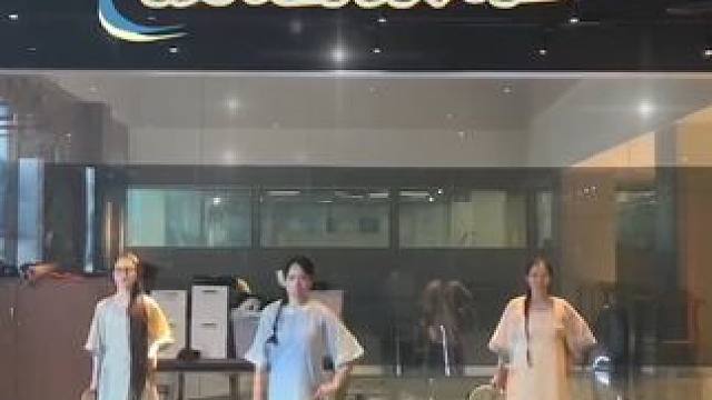 《夜泊秦淮》 与其感叹逝去的光阴
不如好好活在当下
珍惜每一天