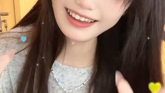 一想到你阴天变晴天☀️ #甜妹 #手势舞