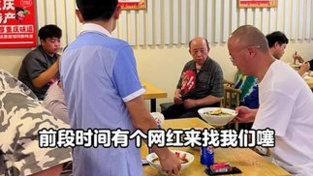 前段时间有个网红想带我们家的泡椒米线，觉得很好吃，但是他提了一个非常无理的要求！#美食#米线 #泡椒
