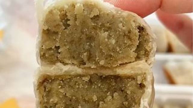 九度七绿豆饼红豆饼活动来啦！丝滑绵密太好吃啦#九度七冰皮绿豆饼 #冰皮绿豆饼 #绿豆饼 #中式糕点