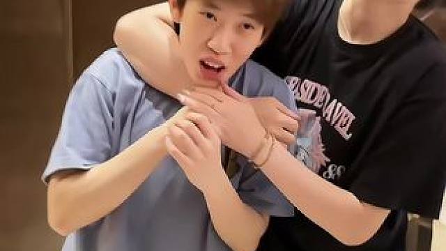 有姐姐在的地方必有欢声笑语 