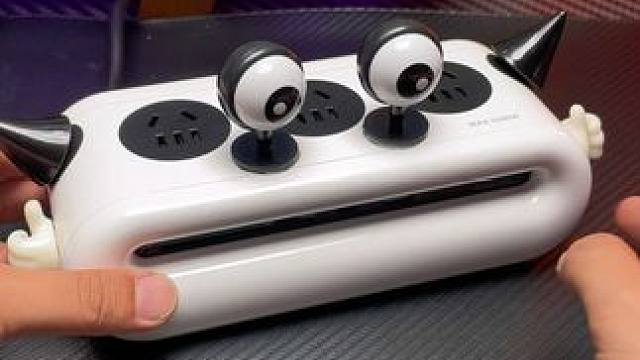 小云团67瓦氮化镓多功能插排。重新定义充电美学，不光是实用，送朋友倍儿有面子！这还力度相当大！！！#