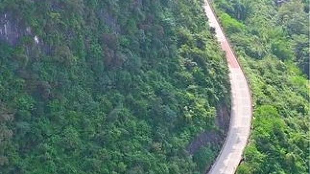 广东有条挂壁公路曾经让老司机闻风丧胆，6公里下坡让载重货车刹车冒烟，一不小心就翻落悬崖。#已经开始期