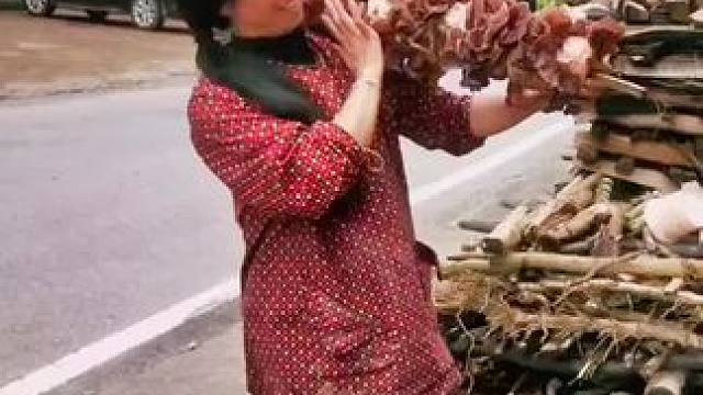 山卡卡里的农村大姐学费了开直播每天收获满满满您还在恐播怕播吗#记录真实生活 #农村生活 