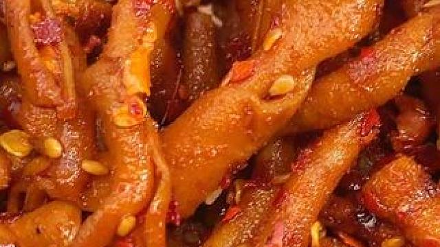 一口下去QQ弹弹，卤的特别入味，香香辣辣的真的太上头了#好吃到停不下来 #无辣不欢 #追剧小零食