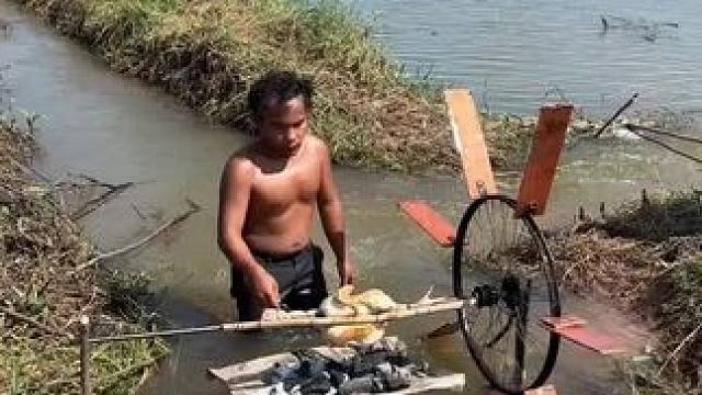 户外野炊烤鸡 #户外野炊烤鸡 #户外美食 #烤鸡 #我的乡村生活#东南亚八面佛